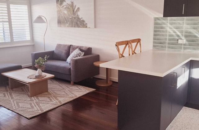 Charming Apt Min from Rockingham Beach