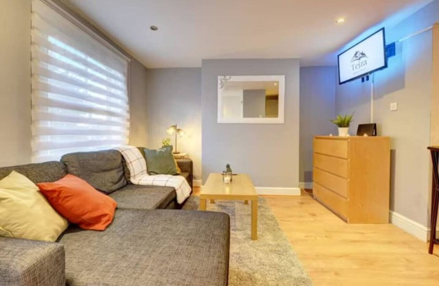 Charming Banbury Flat near Café Veneto & V Lounge