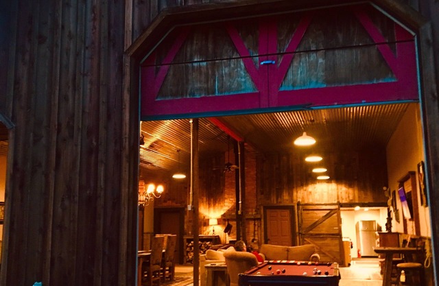 CHARMING BARN + ACREAGE + POOL TABLE + HORSESHOES + PET FRIENDLY + PIANO