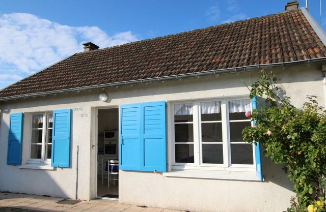 Charming Beachside Home: 2BR, Private Courtyard, BBQ, Parking, Walk to Jullouville Beach!