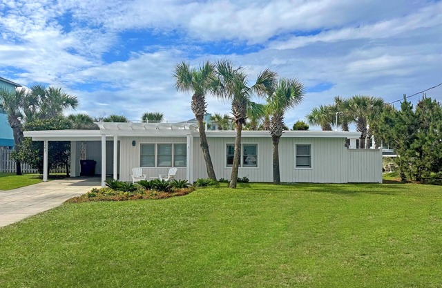 Charming Beach Bungalow Steps to Beautiful Gulf of Mexico & Sugar White Sand