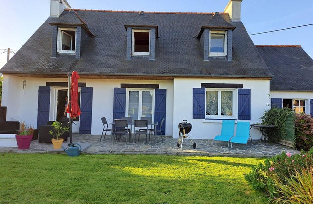 Charming Breton home, close to Paimpol and the pink granite beaches.