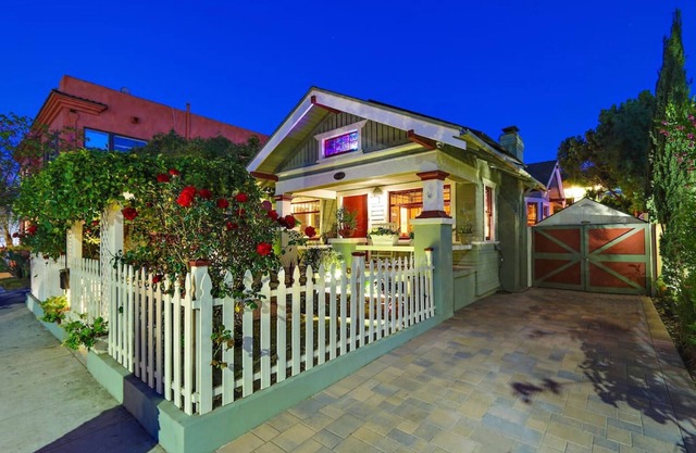Charming Bungalow, A/C, HotTub, Close to Beach