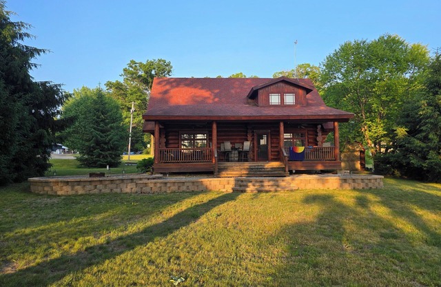 Charming cabin with AC on Diamond Lake