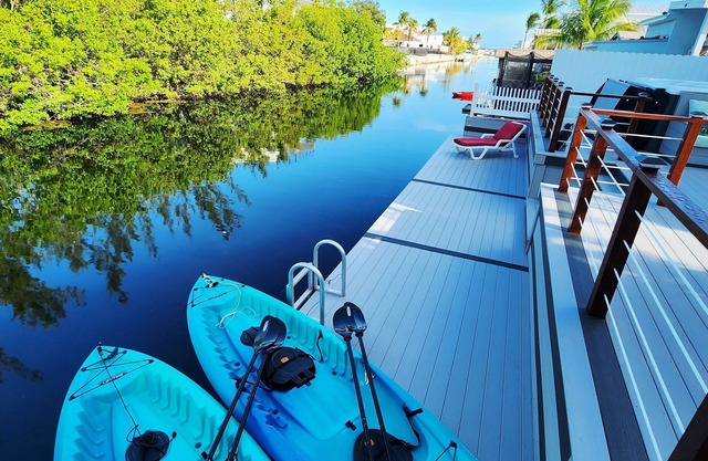 Charming Canal-Front House | WiFi+Swim+Kayak+Fish