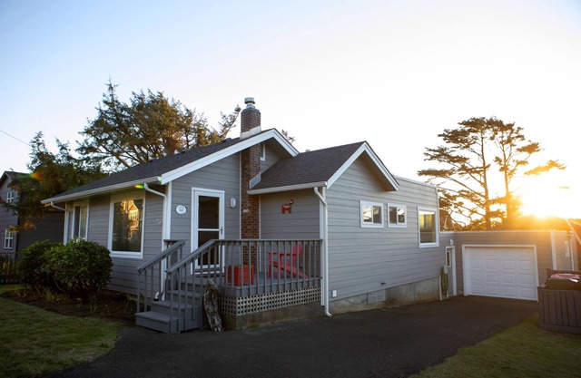 Charming Cannon Beach Cottage- Perfect Family Getaway near the beach!