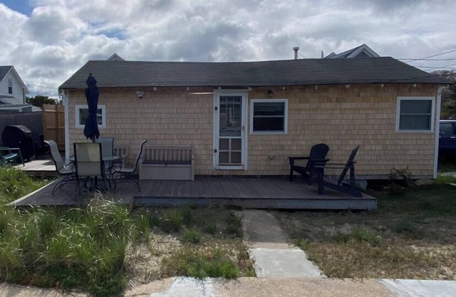 Charming Cape Cod Cottage. Pet friendly!