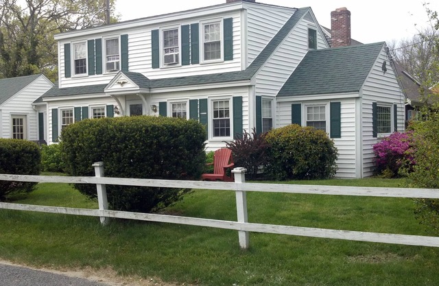 Charming Cape Home Secs to Beach- 5 Brs 4 with Queens Slps10 to 12
