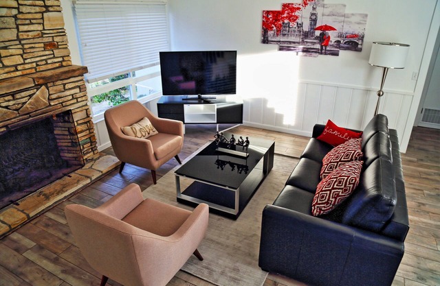 Charming Carmel House - Short Walk To 2 Beaches