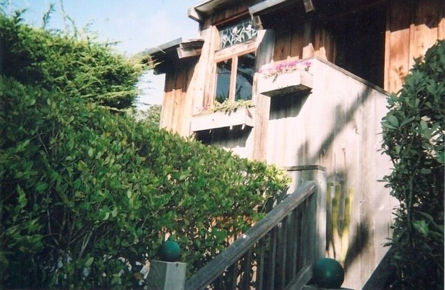 Charming Carmel Home, 2 Blocks to Carmel Beach, Walk to Town