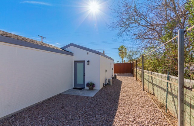 Charming Central Tucson Guest House with Private Yard Await! Pet-Friendly!