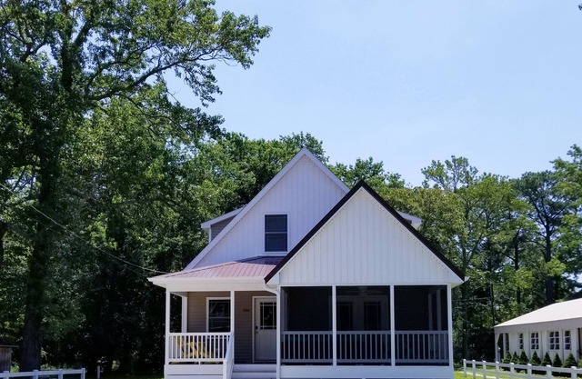 Charming Chincoteague getaway, short walk to the fair grounds and pony penning