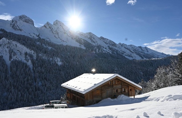 Charming chalet renovated 4 *, Grand Bornand, 205m2, close to the ski slopes