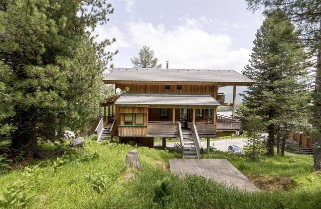 Charming chalet with indoor hot tub