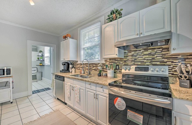 Charming Charlotte Abode w/Deck & Fire Pit!