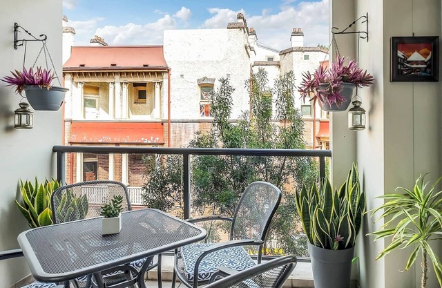 Charming Chippendale Escape with Rooftop Pool