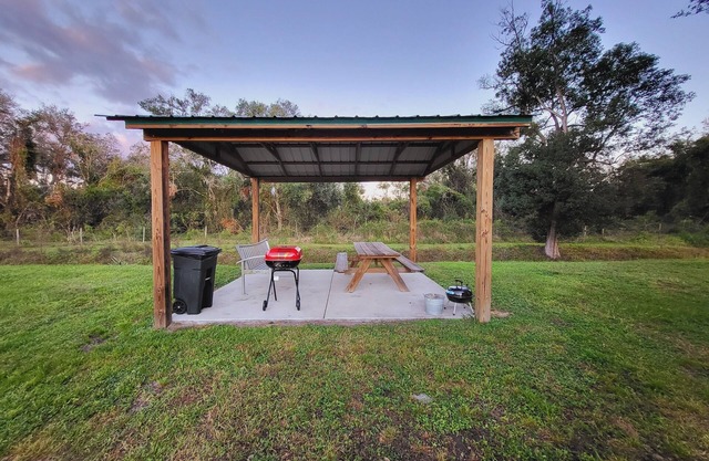 Charming clean 1-bedroom 1 bath motel with AC and WiFi in Arcadia