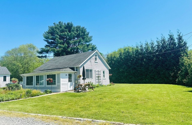 Charming Coastal Escape near Wickford, RI. nClose to beaches and coastal charm!