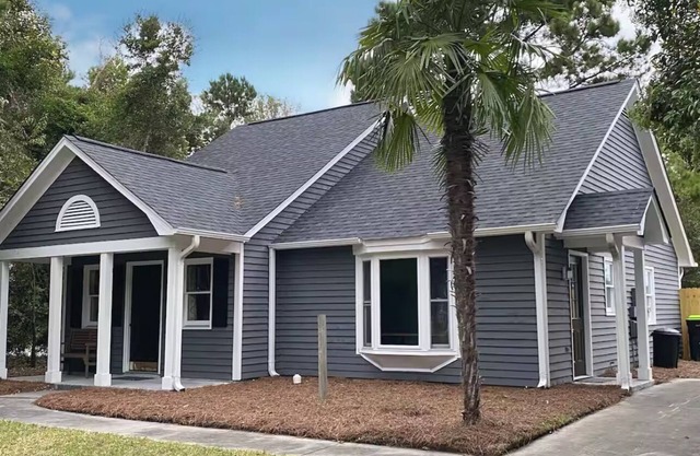 Charming Coastal Cottage Near Beach & Downtown