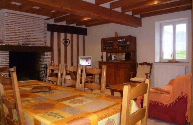 Charming Cottage in the Heart of Loire Castles with Garden, Fireplace, and Modern Amenities