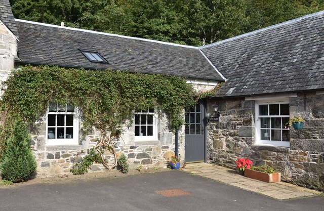 Charming Cottage In Historic Arts And Crafts Village