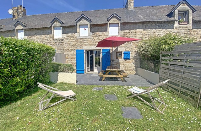 *Charming Cottage Near Beaches, Shops, and Nature – Larmor-Plage*
