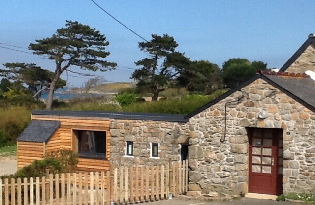 Charming cottage on the seafront Côtes d'Armor. "L'Air du Large" welcomes you.