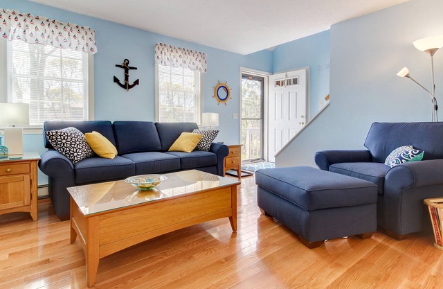 Charming Cottage with Deck and Playroom One Mile from Beach
