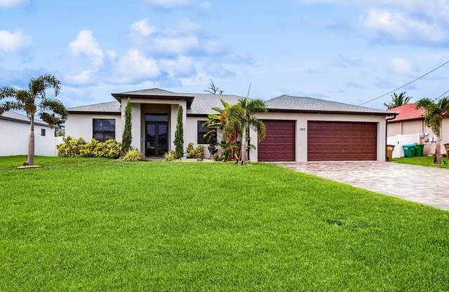 Charming dog-friendly home with pool, fireplace, fast WiFi, & washer/dryer