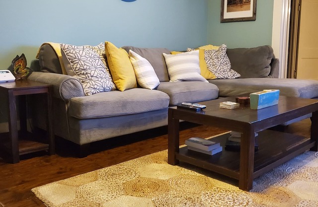 Charming Downtown Denton 4 bed/2 bath home that sleeps 10