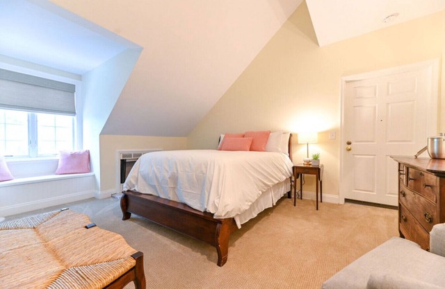 Charming downtown Edenton location with homemade breakfast daily