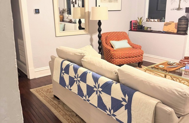 Charming Downtown Fort Myers Blue Bungalow