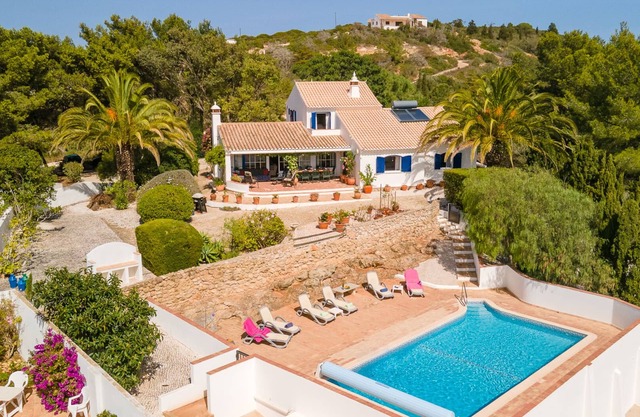 Charming, ECO friendly, 4 bed house overlooking Salema with sea views