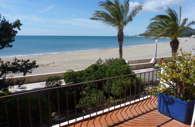 Charming villa with sunny terraces on the beach