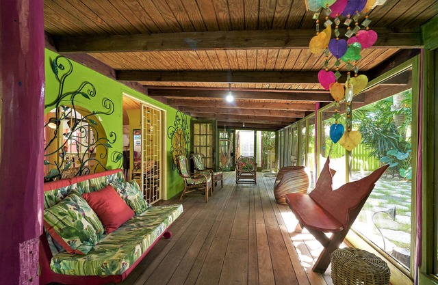 Charming Fairy Cottage - 2 Minutes from Beach