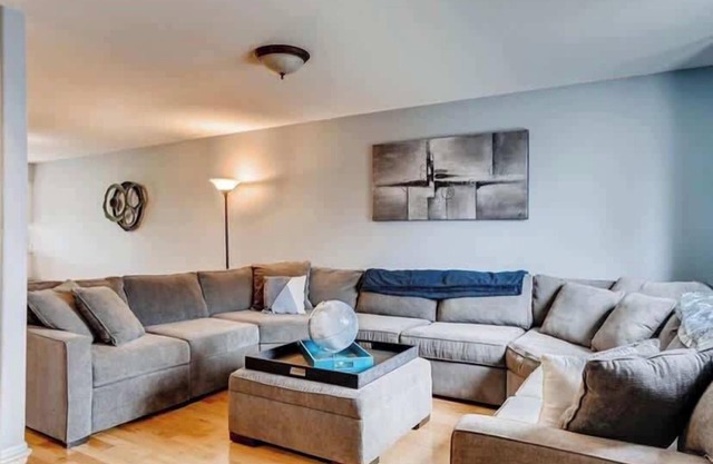 Charming Family Home with Cozy Retreat with comfy beds near all Denver fun.