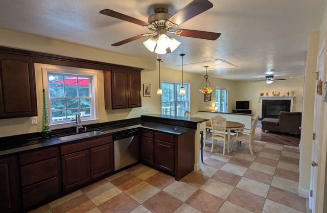 Charming, family-sized house in private neighborhood. 5 mins drive to downtown!