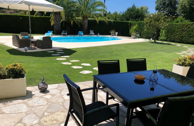 CHARMING FAMILY VILLA WITH SWIMMING POOL 15 MINUTES FROM THE SEA