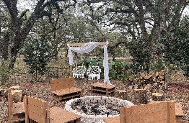 Charming Farmhouse Nestled in Oak Forest 20 mins from Ocala
