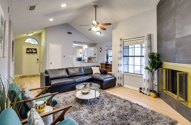 Charming Fort Worth Home - 12 Mi to Downtown!