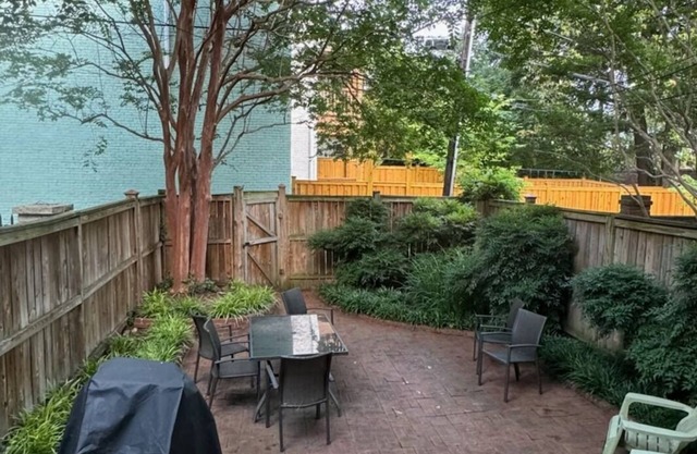 Charming Garden Ensuite in delightful Richmond with WiFi