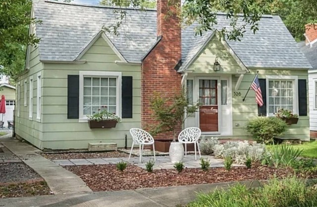 Charming Georgetown bungalow within walking distance to downtown & boat access