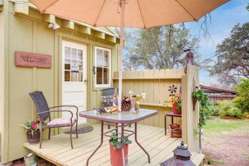 Charming Grass Valley Studio with Deck and Pond Access