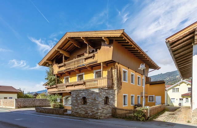 Charming group houses with sauna