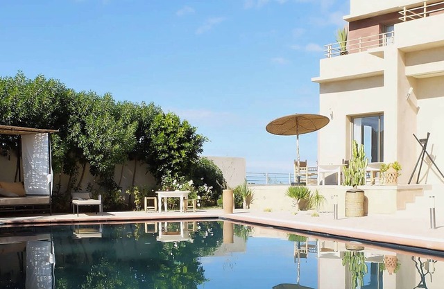 CHARMING GUEST HOUSE 10 PERS 5 BEDROOMS 5 BATHROOMS