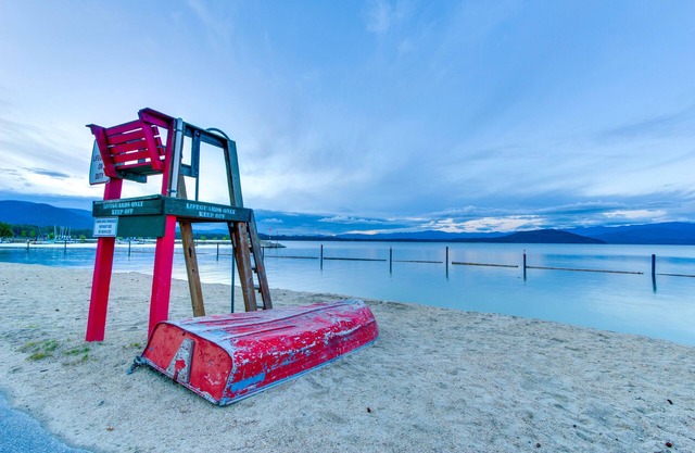 Charming guest house with free WiFi, full kitchen, public beach access, & dock