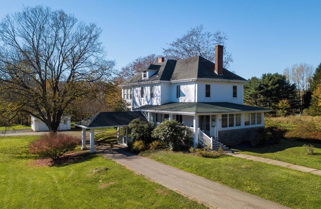 Charming Heritage Suite w/Cozy Sunroom & Deck (Suite 1)