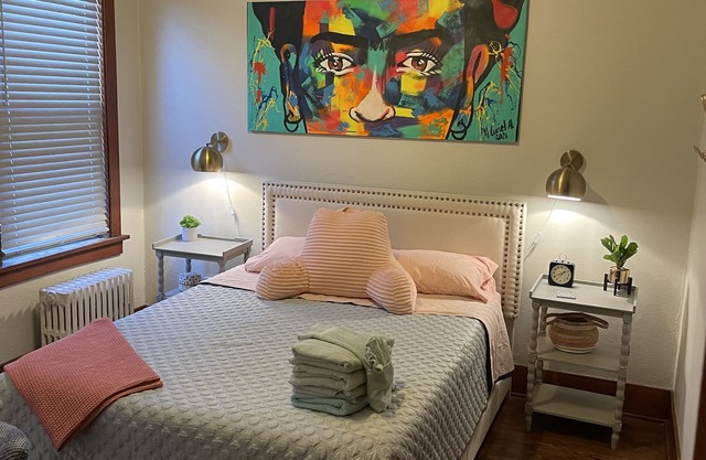 Charming Historic 2BR/1BA in DOWNTOWN EAST DUNDEE