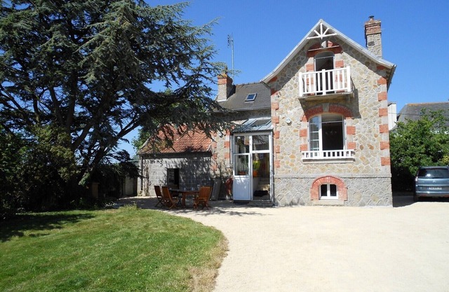Charming holiday home with large garden near the beaches.