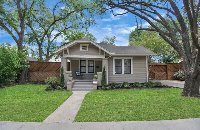 Charming Home in Heights Pet Friendly